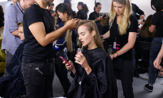 Illustration for article titled 'Y Wasn't I Invited 2 Taylor's?' & Other Things Models Are Maybe Texting BackstageĀ